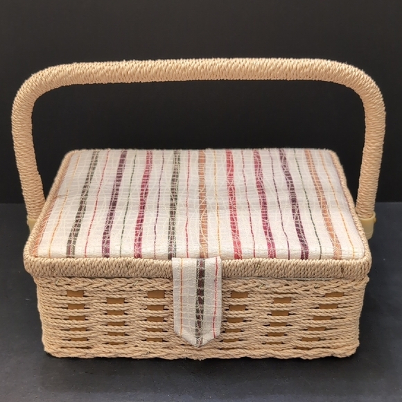 VGT,Dritz Woven/Wicker Small Sewing Basket with Striped Fabric. - Picture 1 of 13